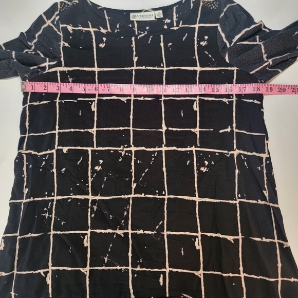 Versona size medium black cream lines with flaps in back. Long sleeve. - Picture 10 of 13